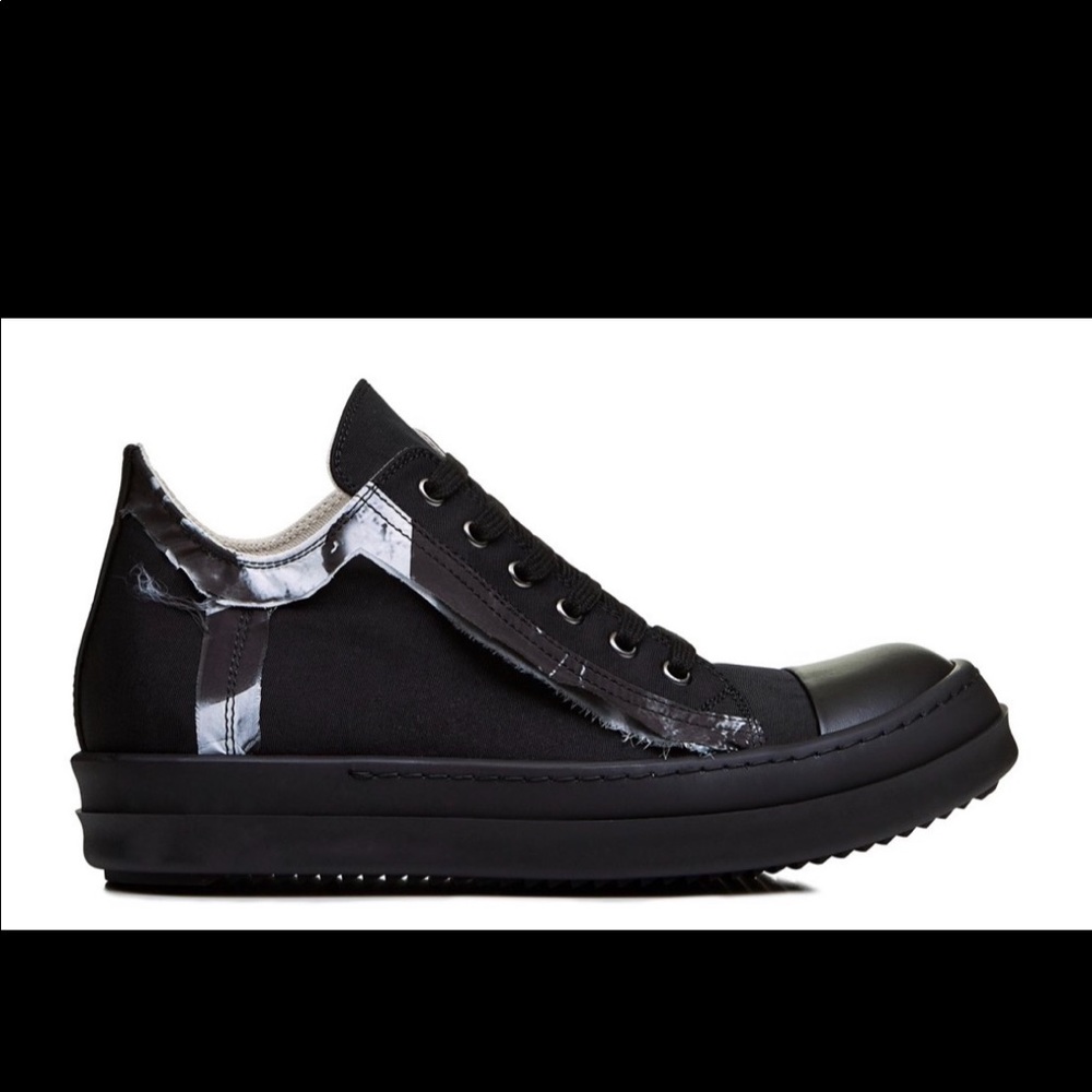 RICK OWENS DRKSHDW
BLACK LOW SNEAKER
